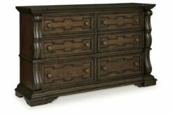 Maylee Dresser
